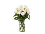 Rosas brancas em um vaso de vidro.