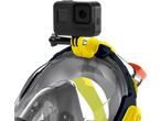 Máscara de mergulho com GoPro acoplada.
