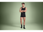Modello maschile con canotta e boxer neri.
