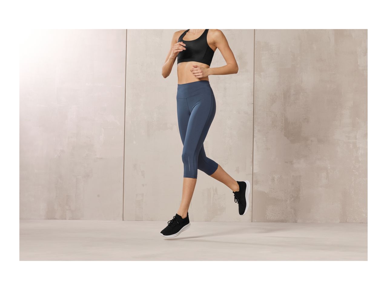 Go to full screen view: Crivit Ladies’ Cropped Sports Leggings - Image 10