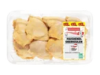 Hähnchen-Oberkeulen in einer Packung mit der Aufschrift „XXL“, „1 kg“ und „Ohne Gentechnik hergestellt“.