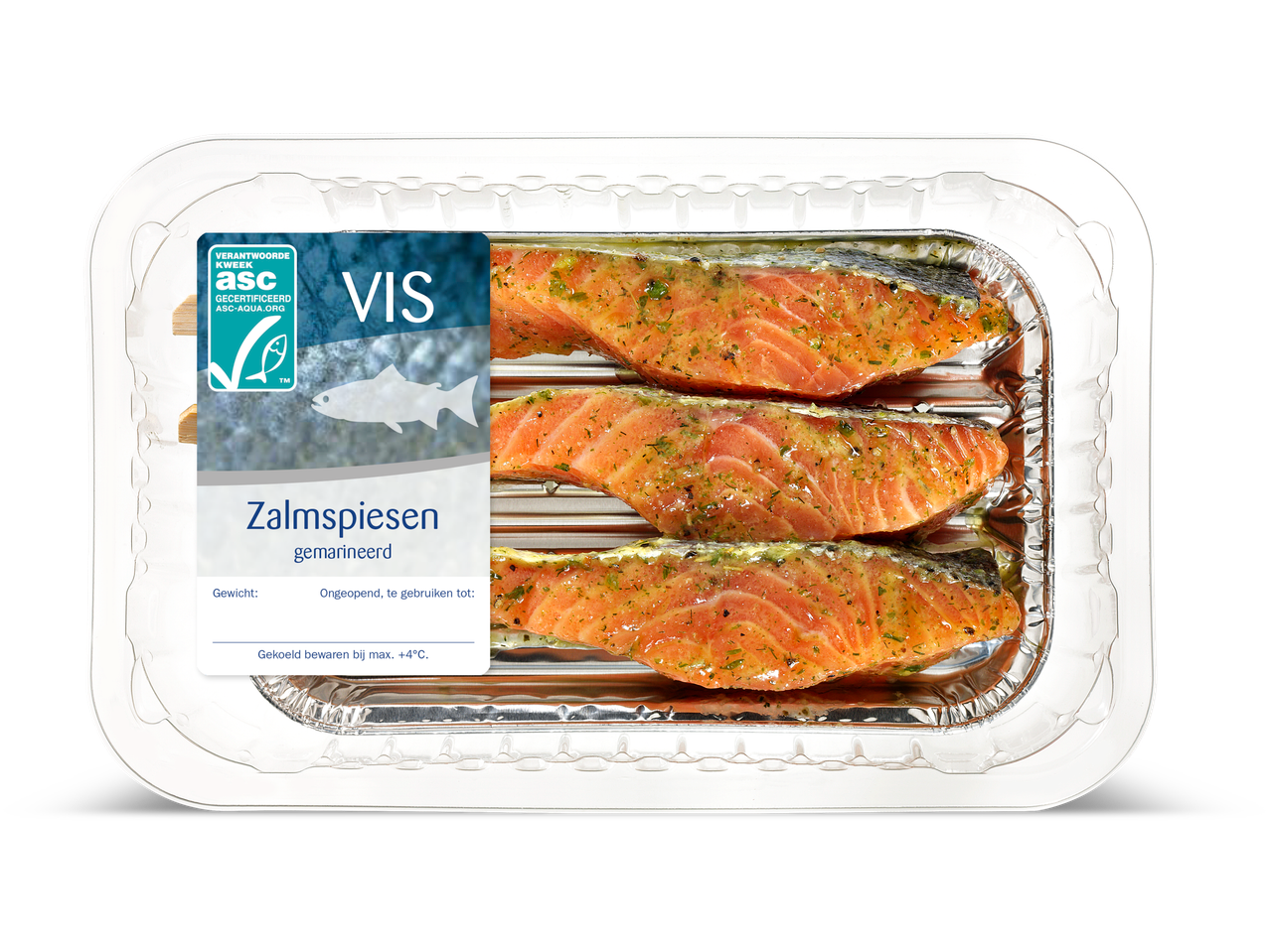 Gemarineerde zalmspiesen in een aluminium bakje met een transparante deksel.