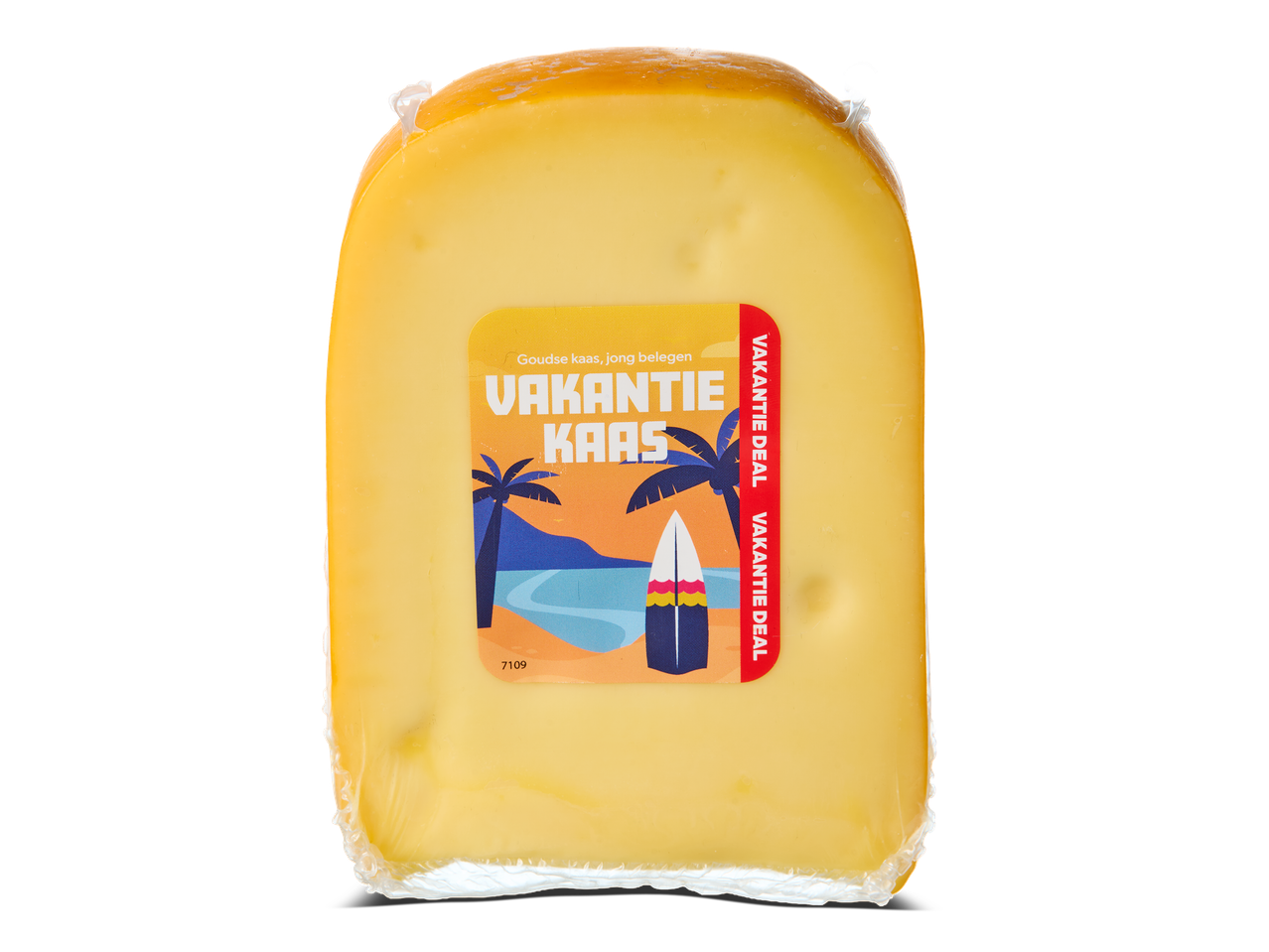 Een blok jonge Goudse kaas met een etiket met een strandthema en de tekst 'Vakantie Kaas' en 'Vakantie Deal'.