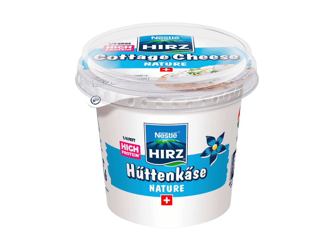 Pot de fromage cottage avec les étiquettes « High Protein » et « Nature », orné d'un drapeau suisse.