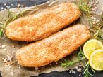 Панирани рибени филета с розмарин и лимон.