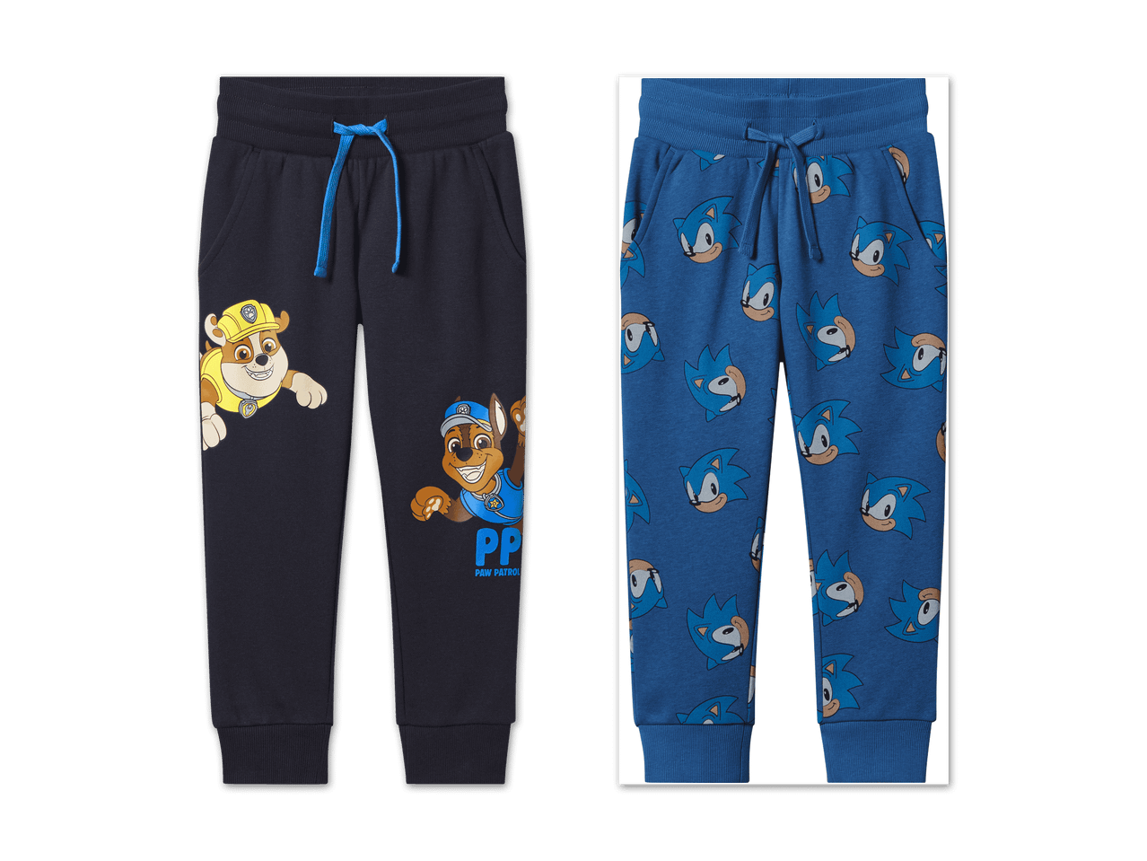 Zwei Jogginghosen für Kinder: eine dunkelblaue mit Paw Patrol-Motiv und eine blaue mit Sonic-Motiv.