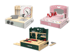Drei Spielsets aus Holz: eine Küche, ein Schminktisch und eine Werkbank der Marke PARKSIDE.