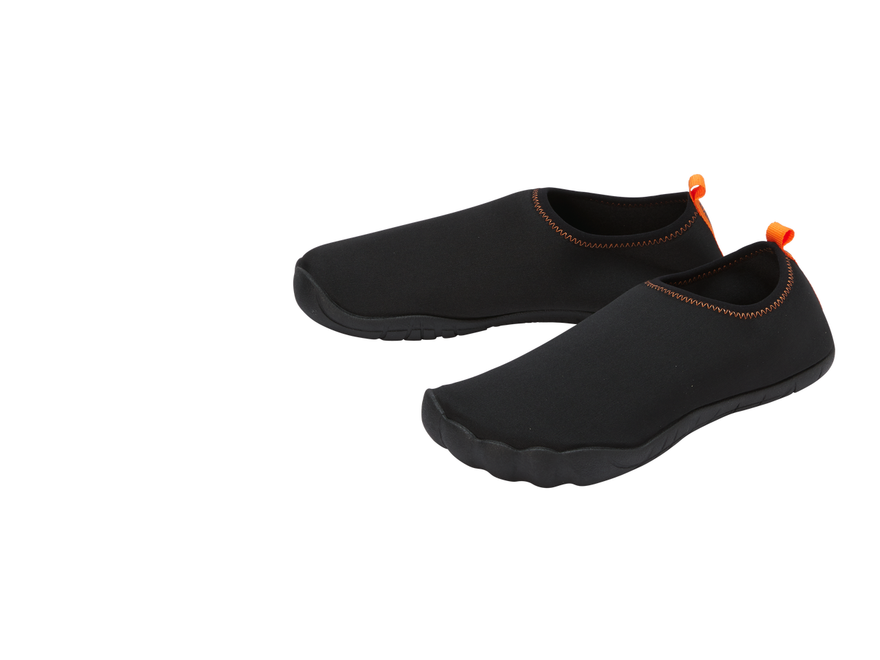 Crivit ūdens apavi: melni, ar oranžām šuvēm un cilpām.