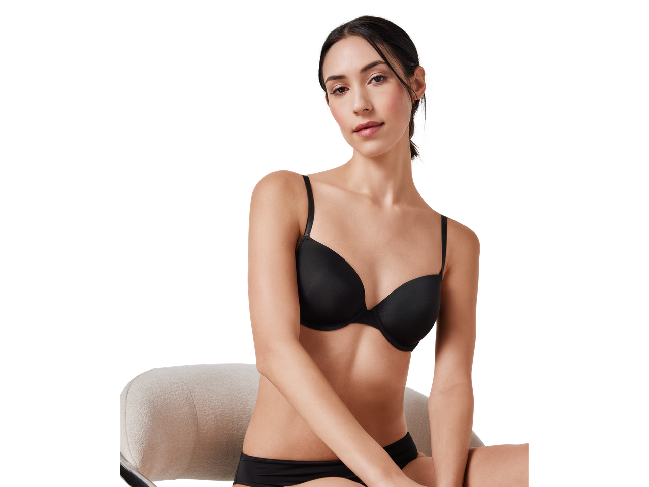 Model in black Underwired and underwear.