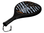 Zwart padelracket met lichtblauwe en oranje geometrische patronen en gaten