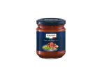 Un pot de pesto alla Trapanese avec des tomates séchées, du basilic et des amandes.