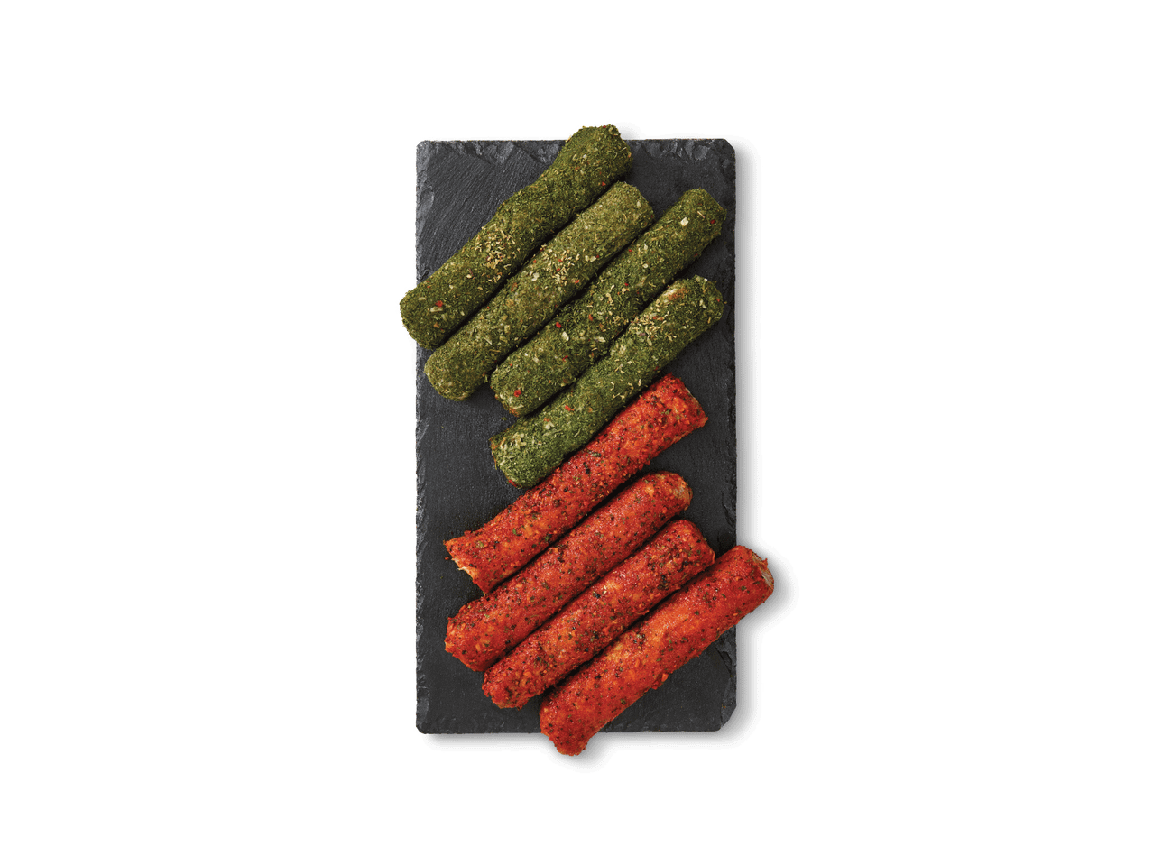 Rohelised ja punased vürtsikad suupisted mustal kivialusel.