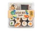 Sushi karp sojakastme ja 200g sushiga, sealhulgas maki ja uramaki rullid.