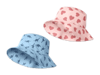 Zwei Fischerhüte: ein rosafarbener mit Herzen und ein hellblauer mit Dinosauriern.