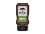 BBQ-sauce med amerikansk stil og ristet hvidløg i en brun flaske.