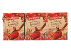 Três embalagens de polpa de tomate Freshona com baixo teor de sal.