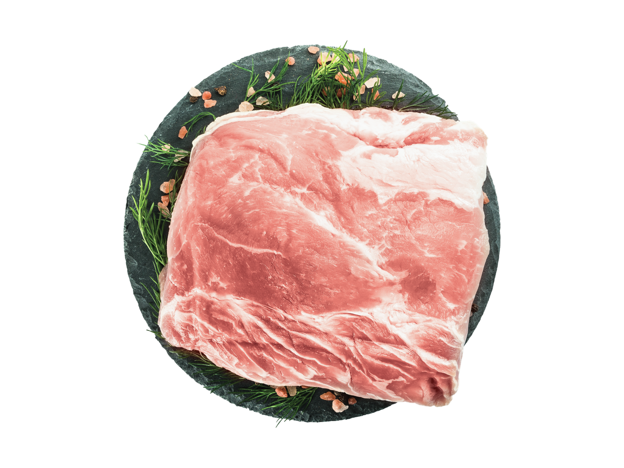 Šviežia kiaulienos nugarinė be kaulo su žolelėmis ir prieskoniais ant tamsios lėkštės.