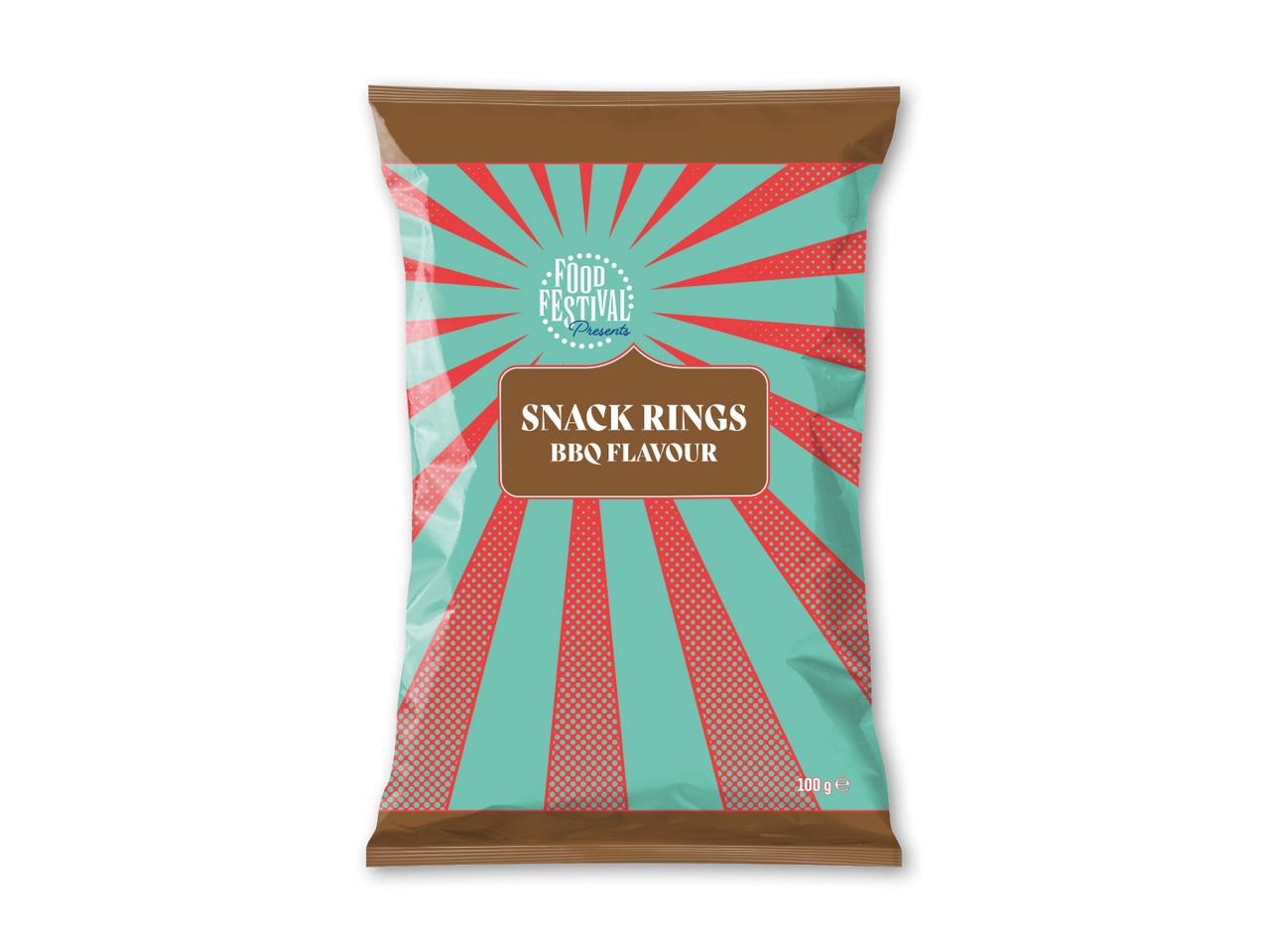 En pose snackringe med BBQ-smag, med et cirkus-inspireret design i rød og turkis.