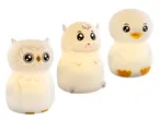 Drei leuchtende Nachtlichter in Form einer Eule, eines Hamsters und eines Pinguins.