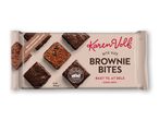 Pakke med browniebidder med chokoladestykker, klar til at dele.