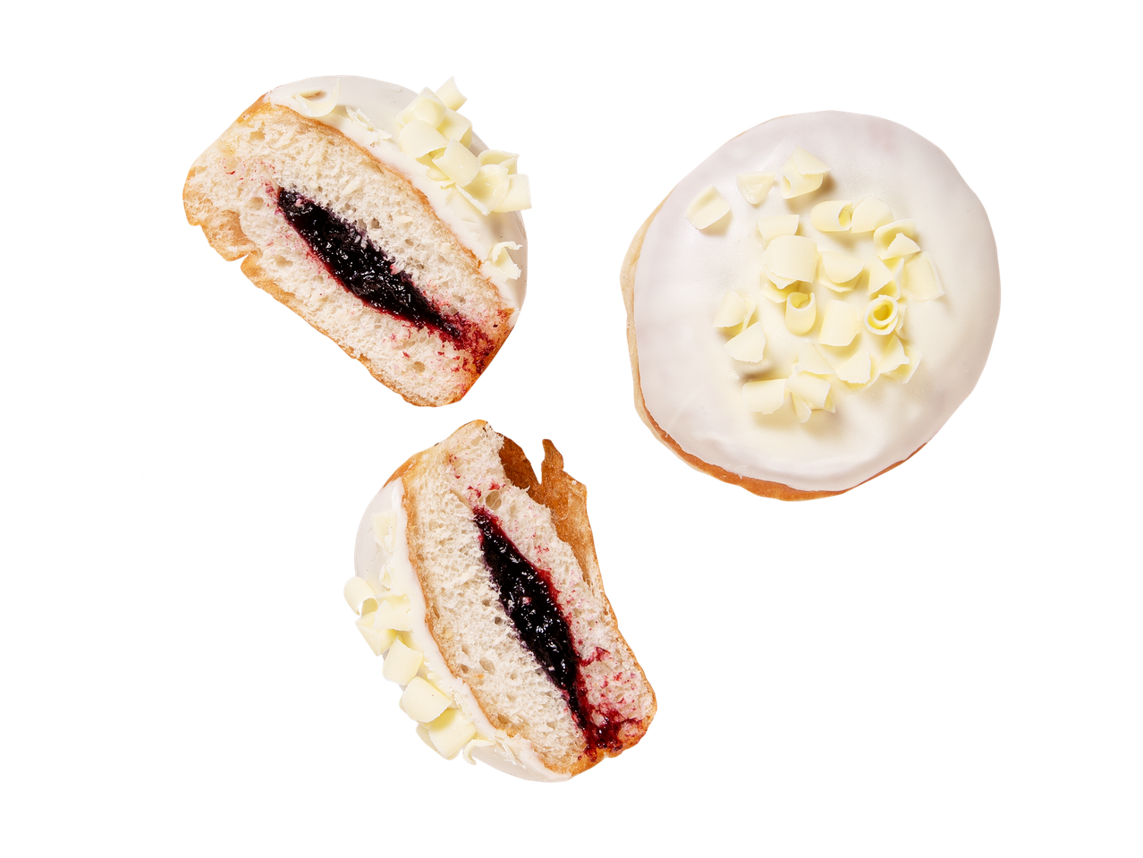 Kaksi halkaistua ja yksi kokonainen valkosuklaadonitsi, joissa on marjatäyte.