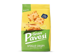 Gele en groene zak met knapperige bladerdeegsnacks met peper en limoen, gebakken in de oven.