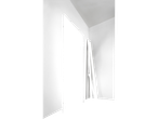 Suporte de teto PARKSIDE® em um quarto minimalista em preto e branco