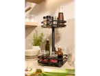 Prateleira metálica LIVARNO home com especiarias e óleos numa cozinha moderna.