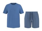 Blå T-shirt og stribede pyjamas-shorts til mænd.