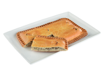 Empadões de carne num prato branco.