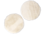 Duas carpetes redondas creme de pelo comprido.