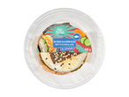 Sushi sandwich met zalmsalade en teriyakisaus, 200g, in een doorzichtige plastic verpakking.