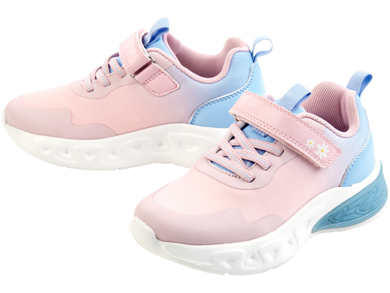 Rozā un gaiši zilas bērnu kedas.