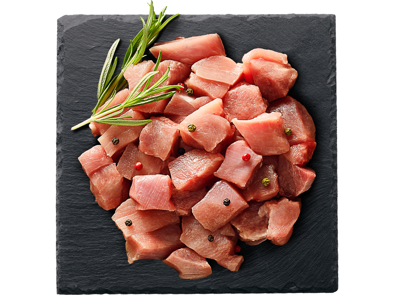 Žalia kalakutienos šlaunelių mėsa, supjaustyta gabalėliais guliašui, su rozmarinu ir pipirais.