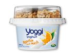 Yoghurt med appelsin og müsli i en todelt beholder.