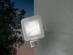 Външен LED прожектор Livarno Home с датчик за движение, монтиран на стена, бял.
