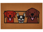 Paillasson marron avec trois chiens souriants : un rouge, un Boston Terrier et un marron.