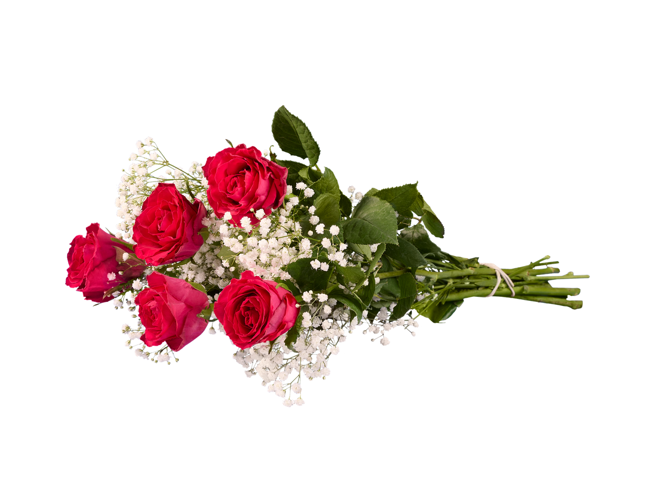 Buchet festiv de trandafiri roșii și flori albe de gipsofilă.