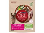 Кутия с храна за малки кучета Purina ONE.