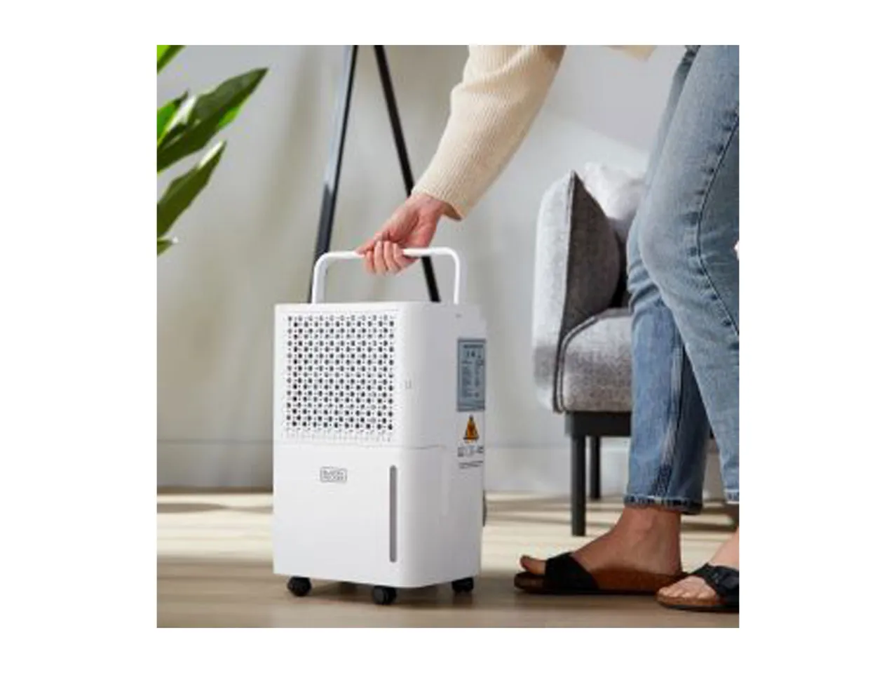 Go to full screen view: Black & Decker 12L Litre Dehumidifier - Image 9