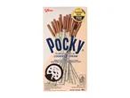 Packaging for chocolate cookie sticks with vanilla milk cream and cookie crumbs, highlighting fiber content.