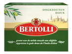 Verpakking van ongezouten boter met olijfolie, met een olijftak en een landschap op de achtergrond.
