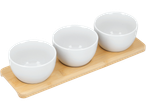 SILVERCREST® Dipskålar, set: Três tigelas brancas para molhos numa bandeja de bambu.