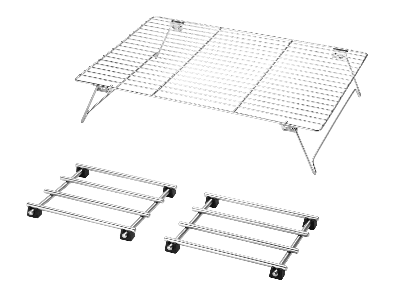 Kaksi kokoontaitettavaa metalliritilää ja kaksi metallista pannunalusta.