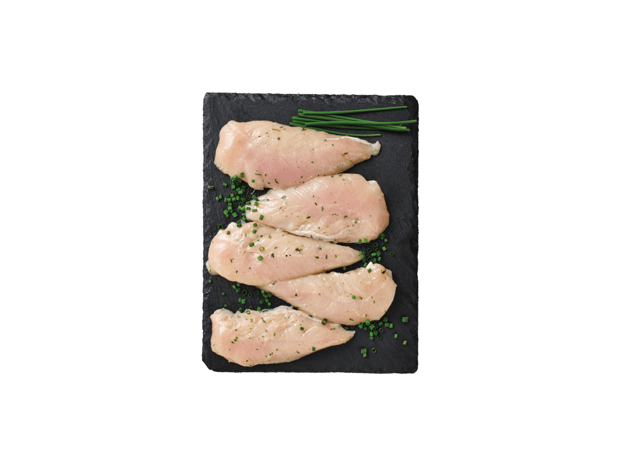 Toores kanafilee ürtidega mustal laual.