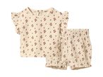 Sæt med cremefarvet babybluse og shorts med rødt blomstermønster.