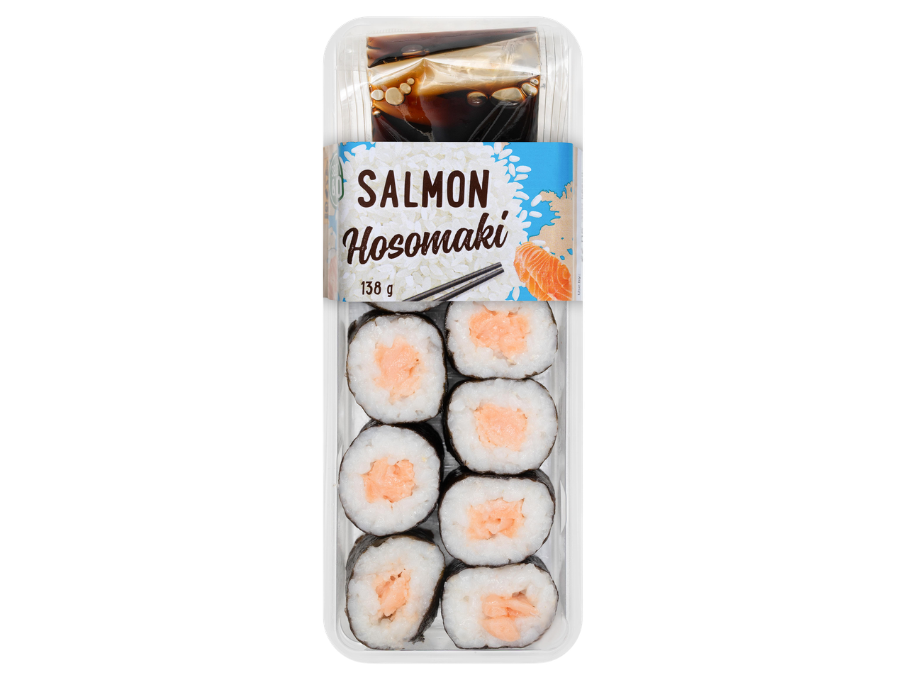 Lazac hosomaki sushi szójaszósszal, átlátszó csomagolásban.