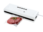Máquina de vácuo Silvercrest com carne embalada a vácuo e alecrim.