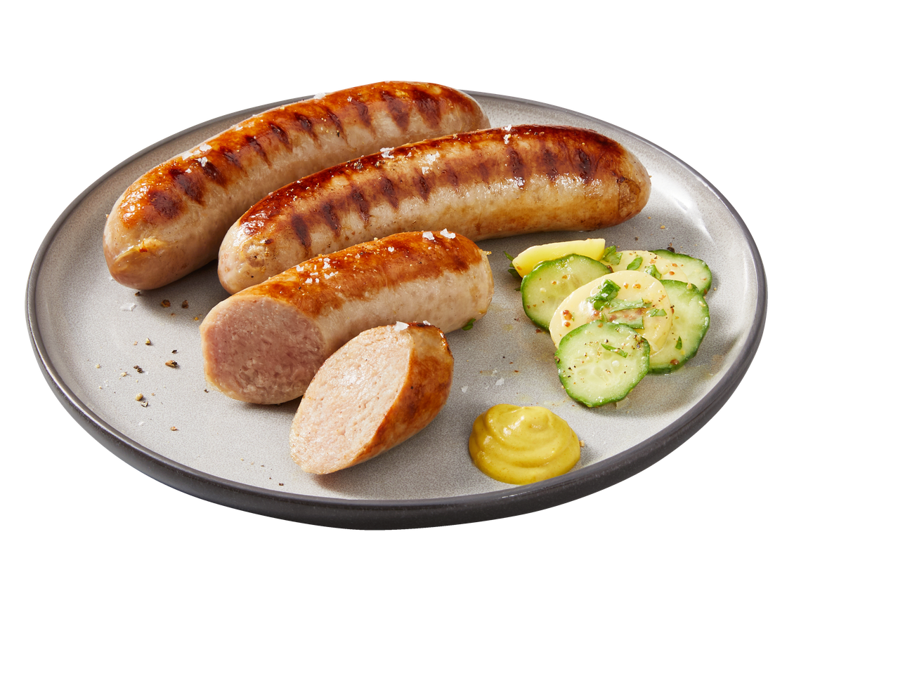 Gegrilde knoflook braadworsten, komkommer-aardappelsalade en mosterd op een bord.