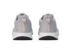 Πίσω όψη αθλητικών παπουτσιών New Balance σε γκρι χρώμα.